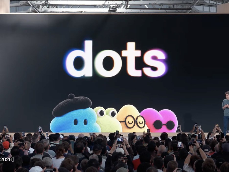 发布会现场:大屏上的 dots 角色,Altman 在台侧